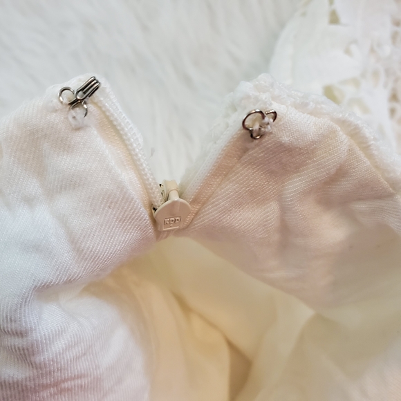 ***Gianni Bini Medium White Lace Skirt - Picture 8 of 8